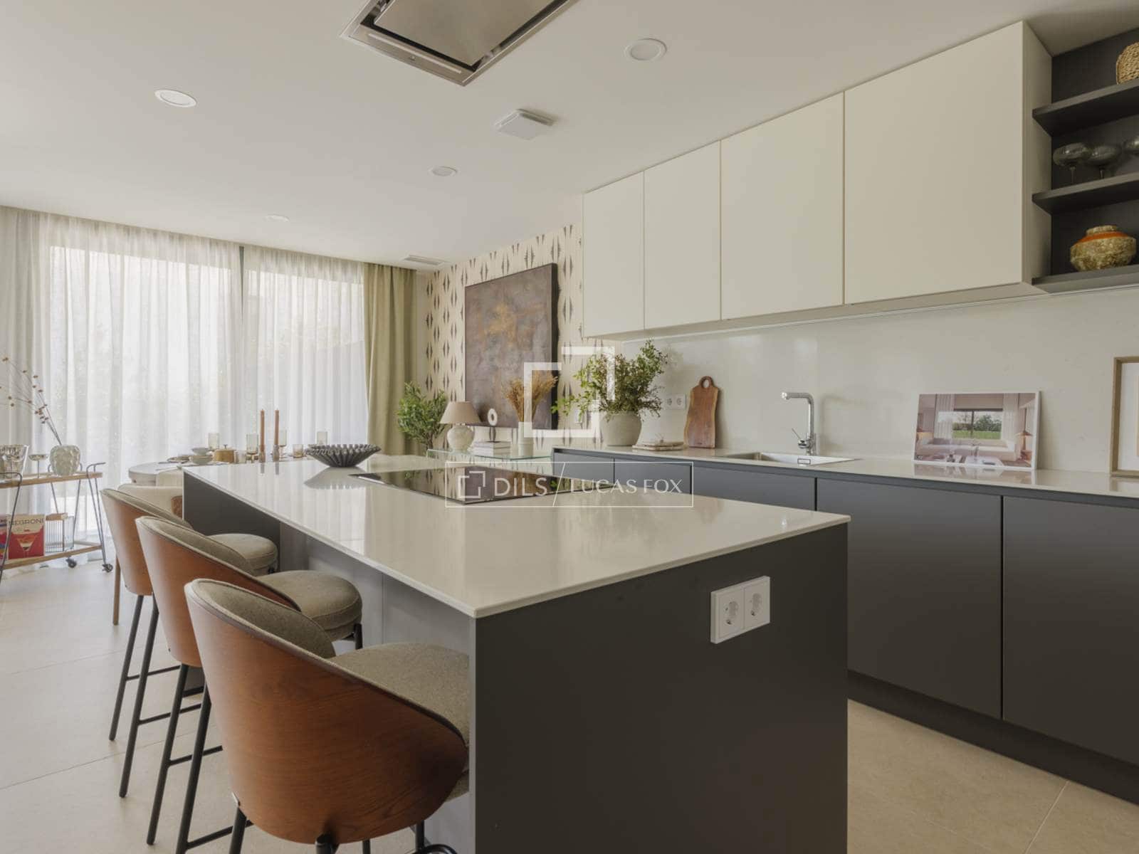 5 bedroom Villa for sale in Madrid city with pool garage - € 2,600,000 (Ref: 9950320)