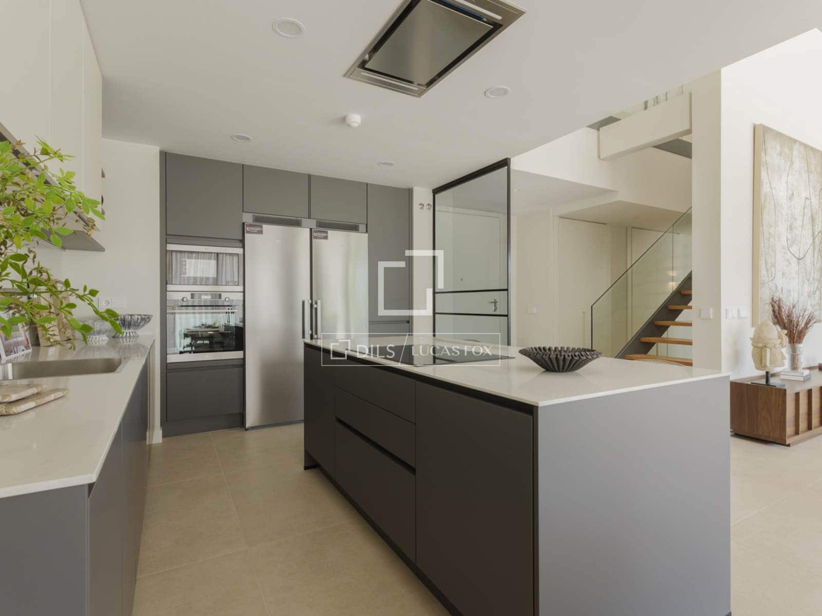 5 bedroom Villa for sale in Madrid city with pool garage - € 2,600,000 (Ref: 9950320)