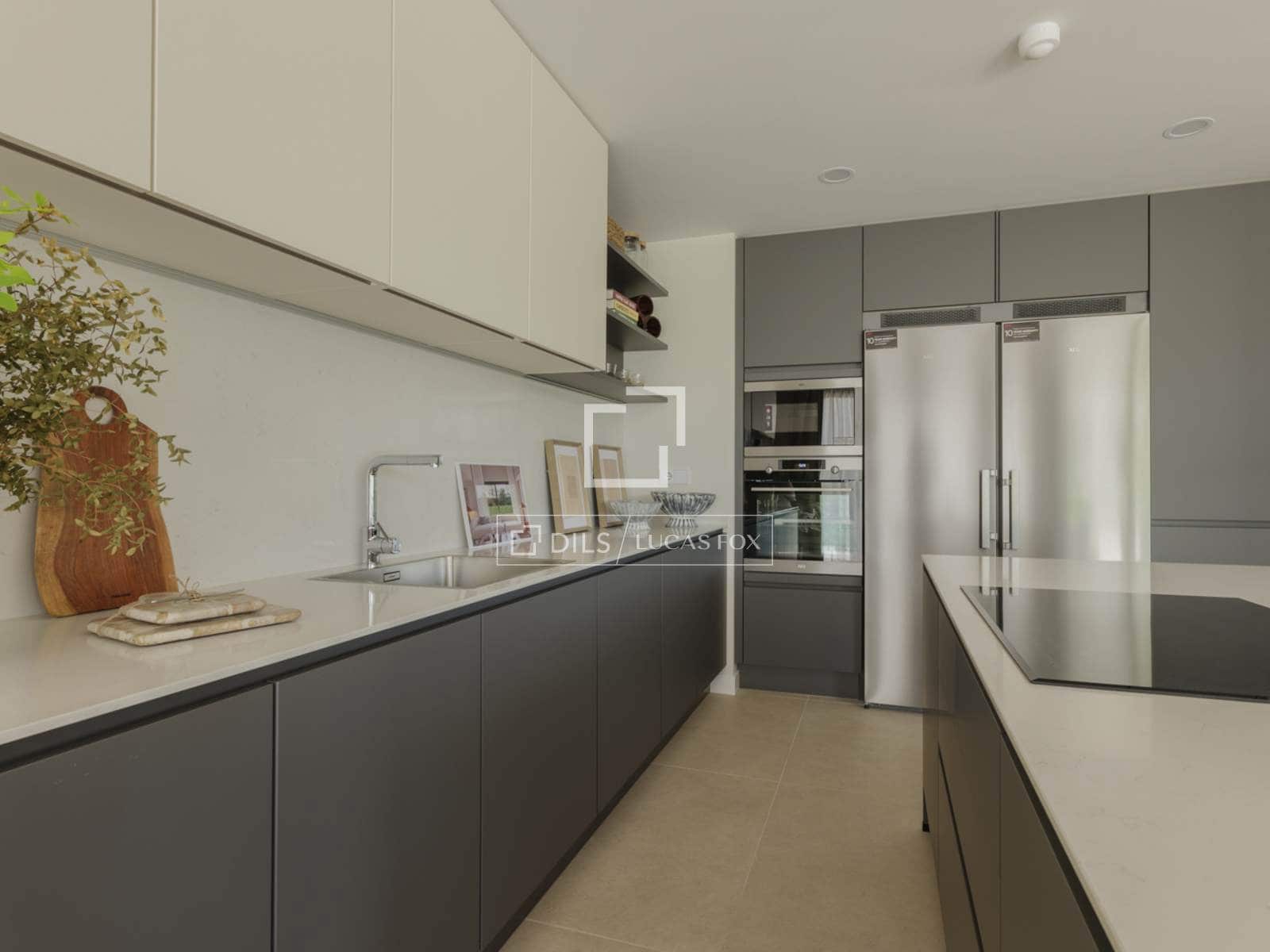 5 bedroom Villa for sale in Madrid city with pool garage - € 2,600,000 (Ref: 9950320)