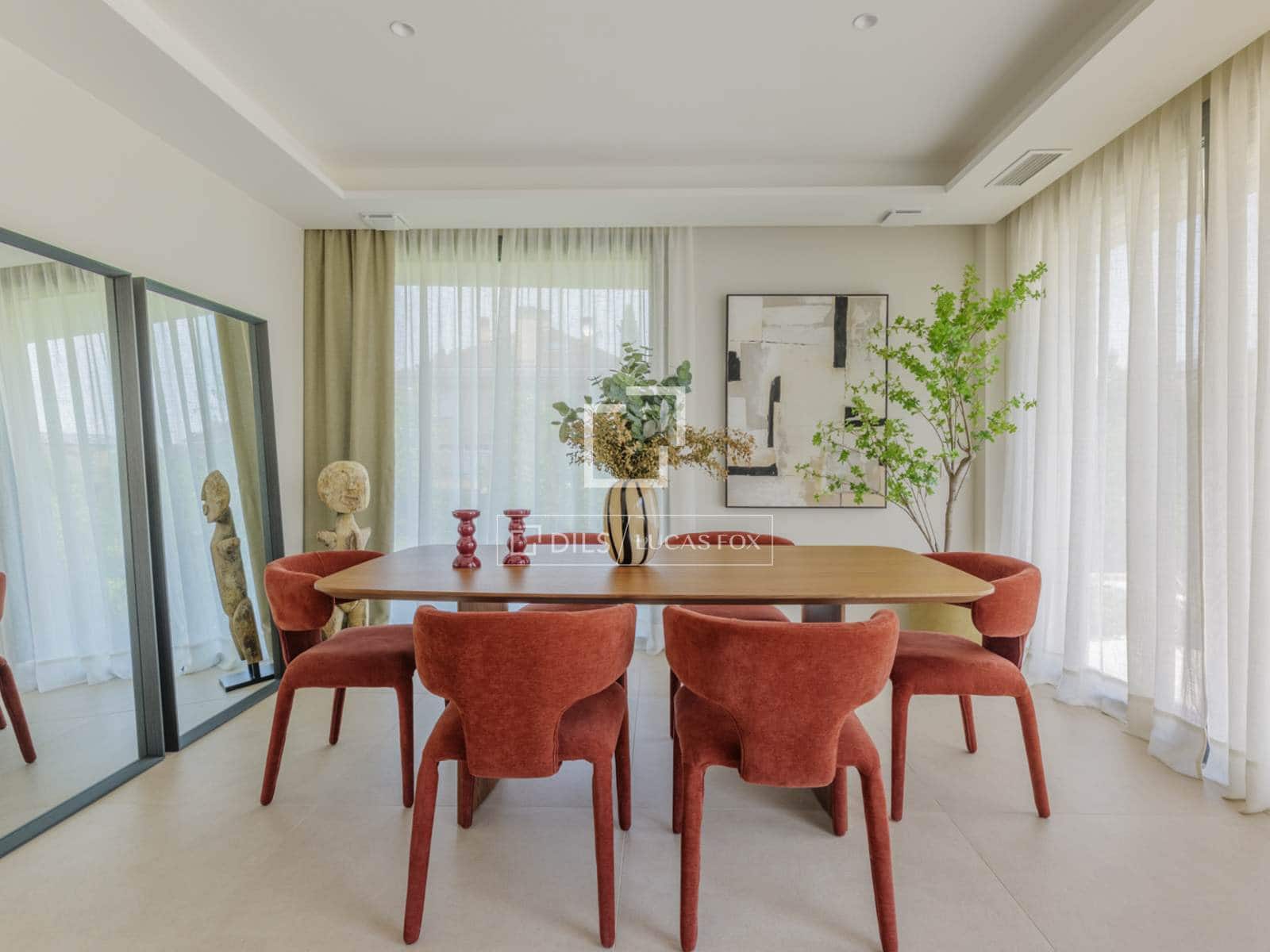 5 bedroom Villa for sale in Madrid city with pool garage - € 2,600,000 (Ref: 9950320)