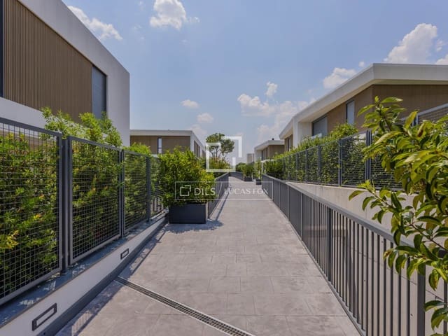5 bedroom Villa for sale in Madrid city with pool garage - € 2,600,000 (Ref: 9950320)