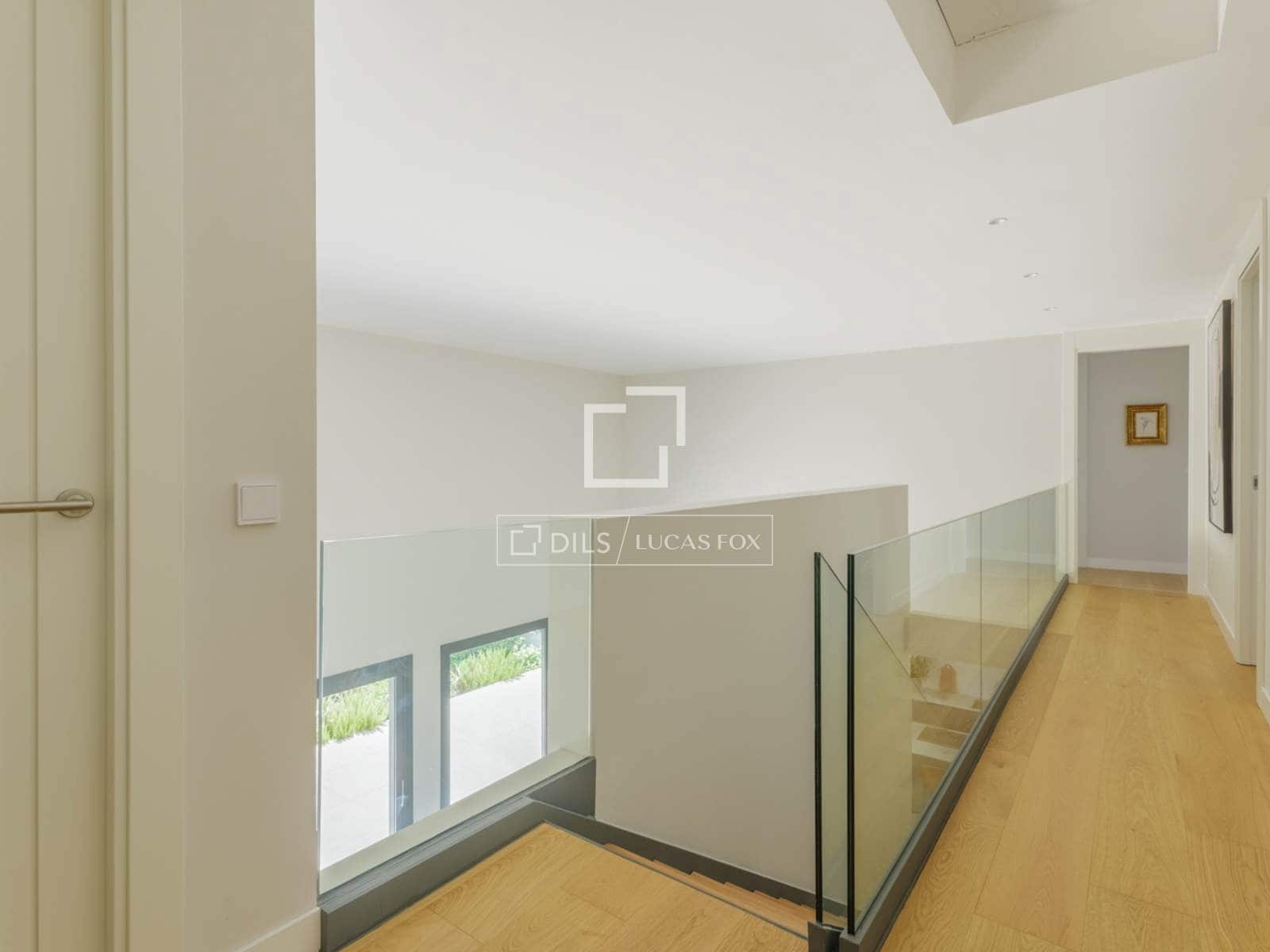 5 bedroom Villa for sale in Madrid city with pool garage - € 2,600,000 (Ref: 9950320)