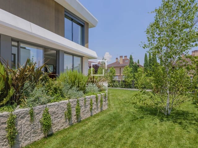 5 bedroom Villa for sale in Madrid city with pool garage - € 2,600,000 (Ref: 9950320)