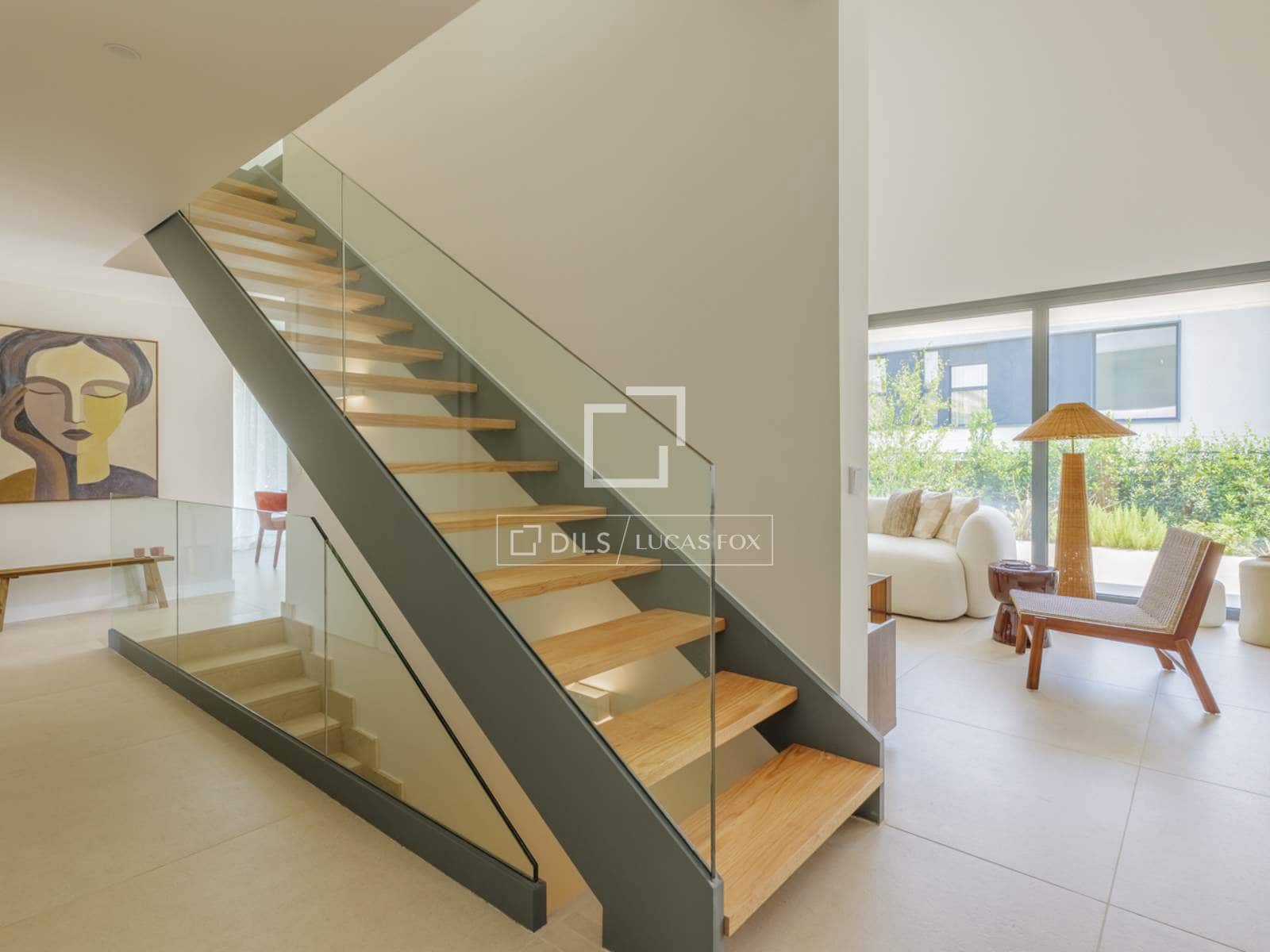 5 bedroom Villa for sale in Madrid city with pool garage - € 2,600,000 (Ref: 9950320)