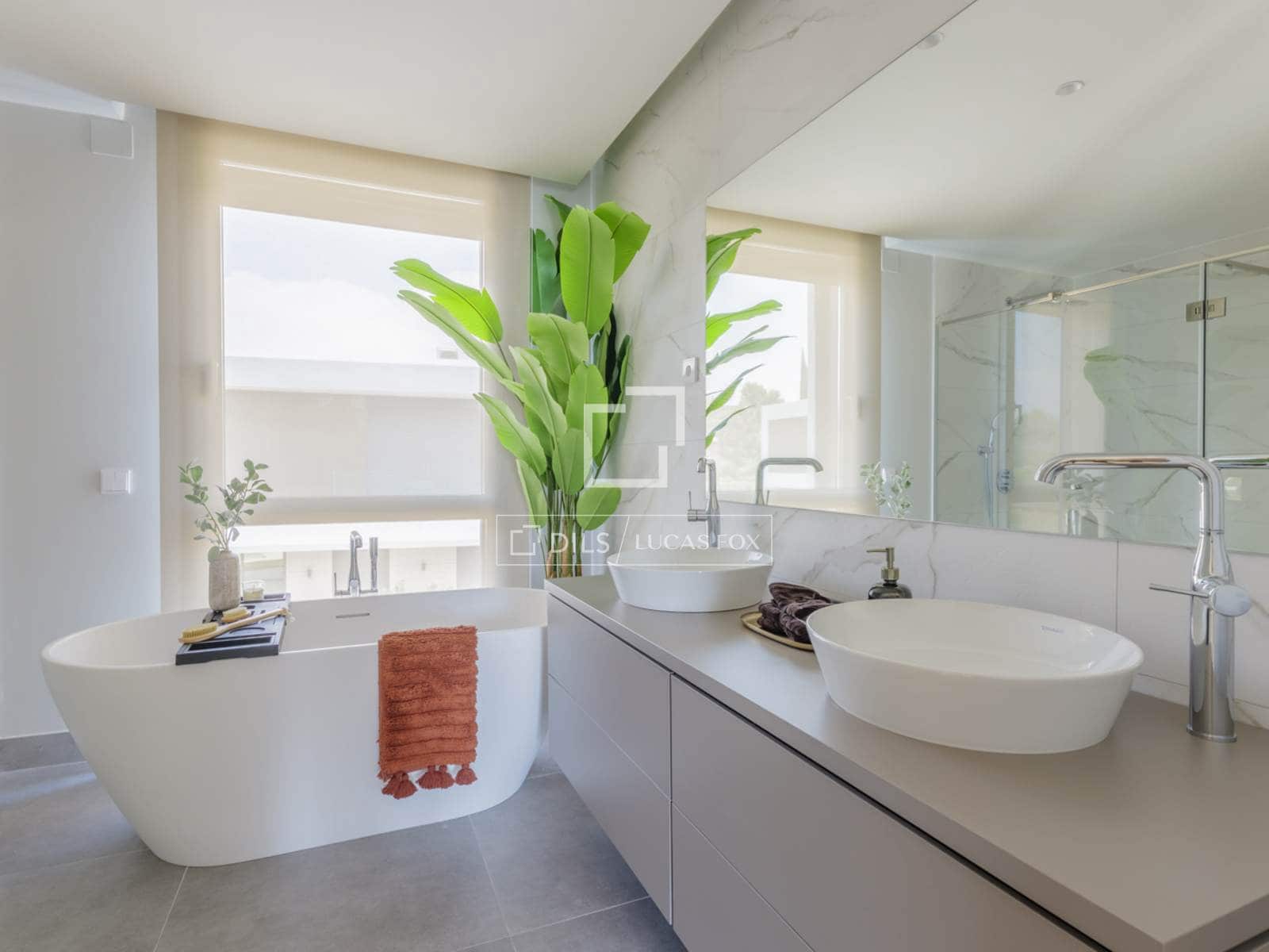 5 bedroom Villa for sale in Madrid city with pool garage - € 2,600,000 (Ref: 9950320)