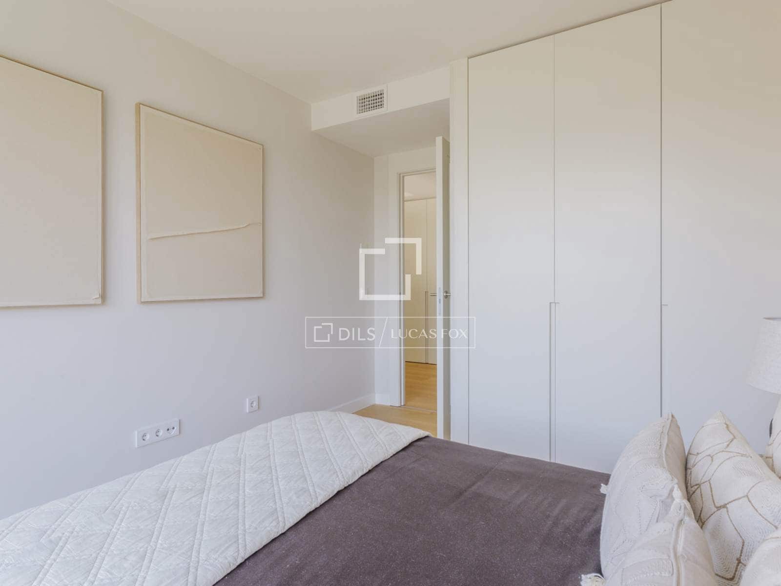 5 bedroom Villa for sale in Madrid city with pool garage - € 2,600,000 (Ref: 9950320)