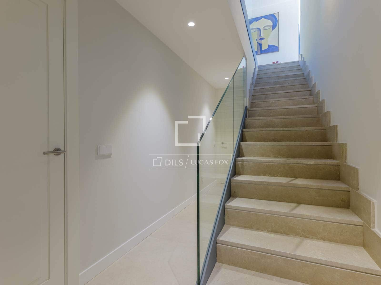 5 bedroom Villa for sale in Madrid city with pool garage - € 2,600,000 (Ref: 9950320)
