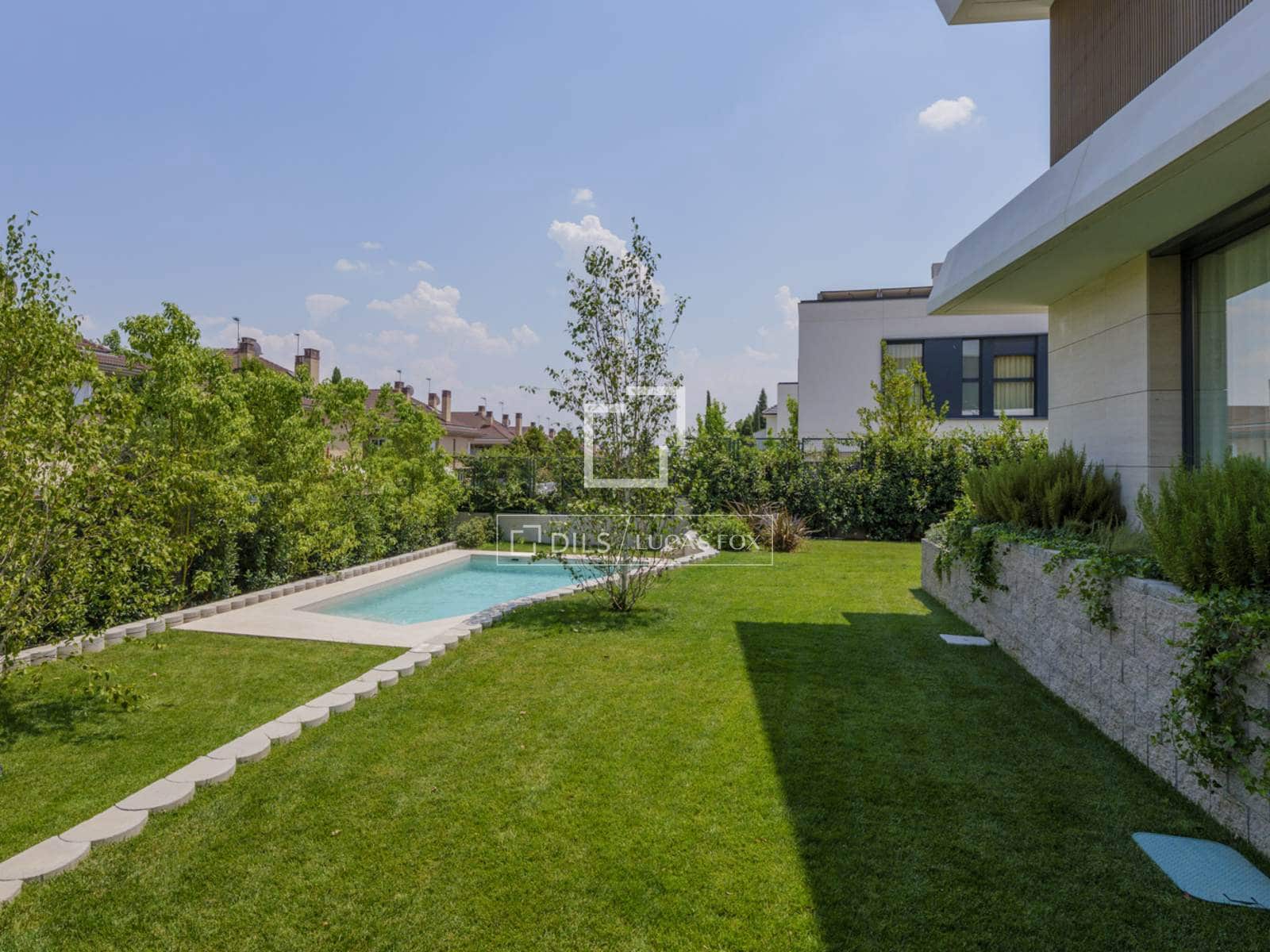 5 bedroom Villa for sale in Madrid city with pool garage - € 2,600,000 (Ref: 9950320)