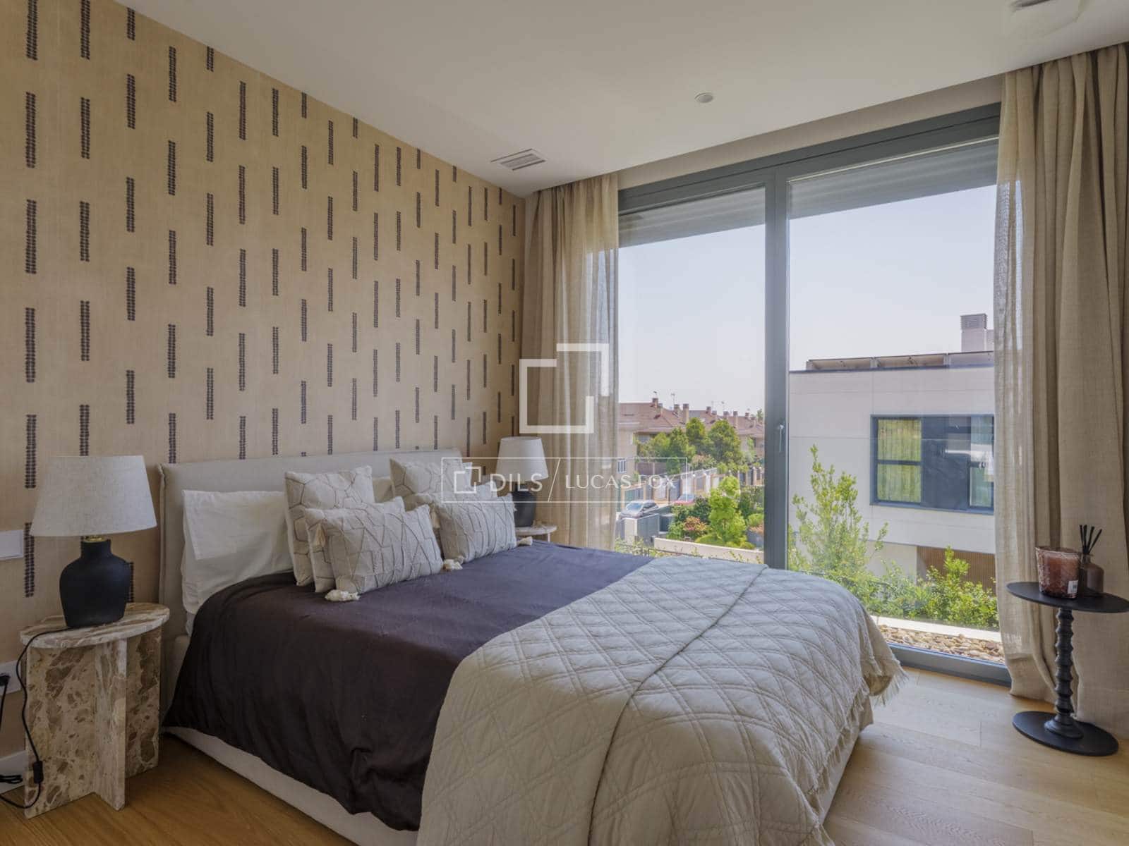 5 bedroom Villa for sale in Madrid city with pool garage - € 2,600,000 (Ref: 9950320)