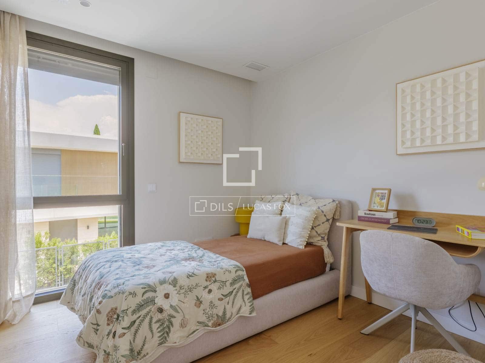 5 bedroom Villa for sale in Madrid city with pool garage - € 2,600,000 (Ref: 9950320)