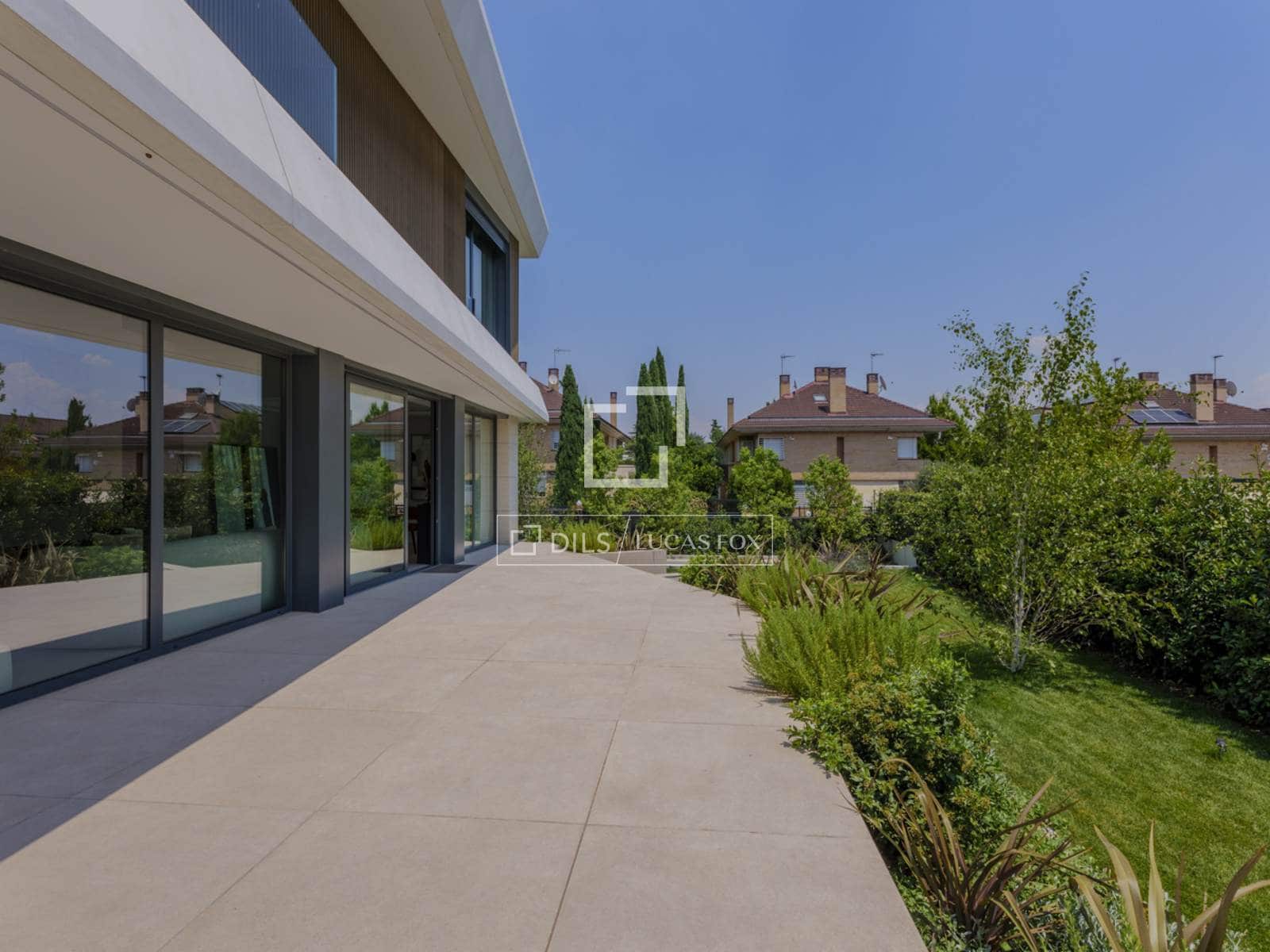 5 bedroom Villa for sale in Madrid city with pool garage - € 2,600,000 (Ref: 9950320)