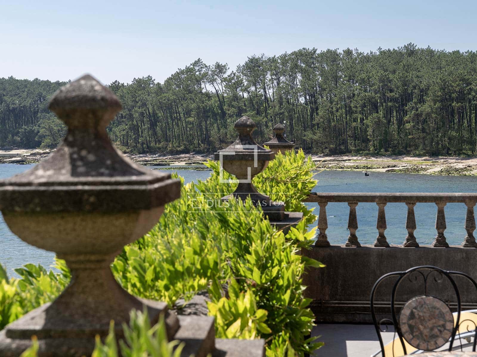 5 soveværelse Villa til salg i Vilagarcia de Arousa med swimmingpool garage - € 690.000 (Ref: 9950600)
