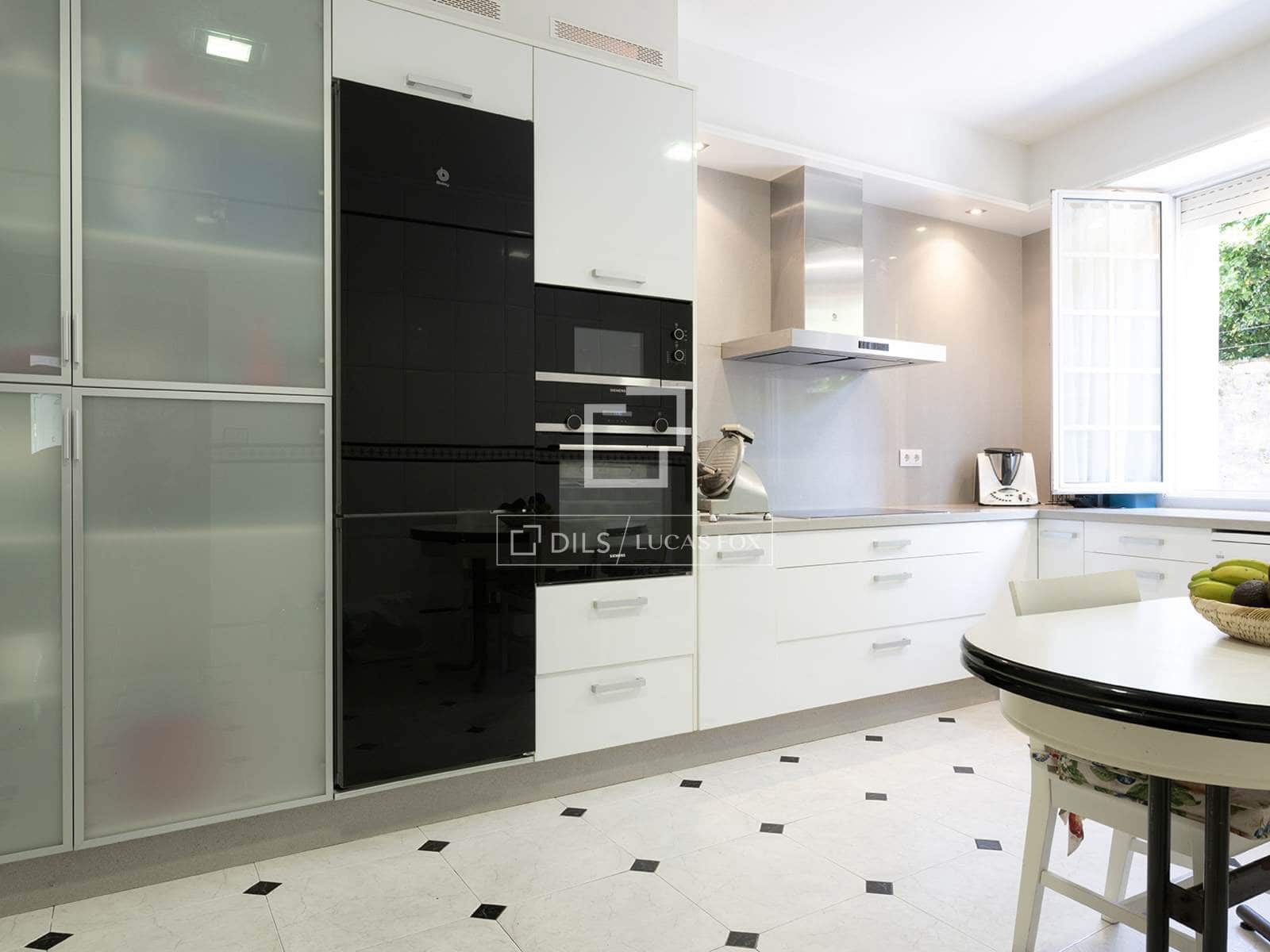 5 soveværelse Villa til salg i Vilagarcia de Arousa med swimmingpool garage - € 690.000 (Ref: 9950600)