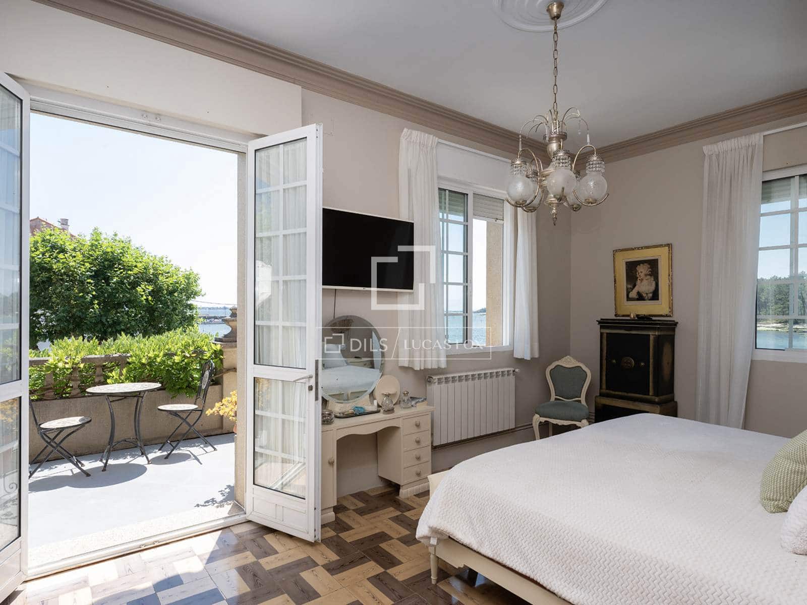 5 soveværelse Villa til salg i Vilagarcia de Arousa med swimmingpool garage - € 690.000 (Ref: 9950600)