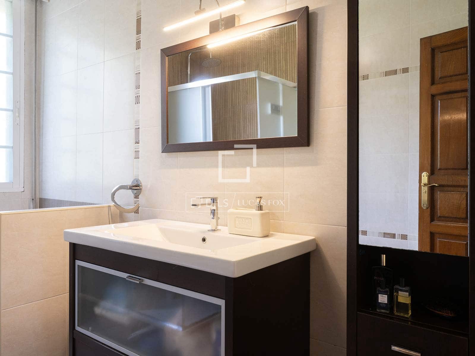 5 soveværelse Villa til salg i Vilagarcia de Arousa med swimmingpool garage - € 690.000 (Ref: 9950600)