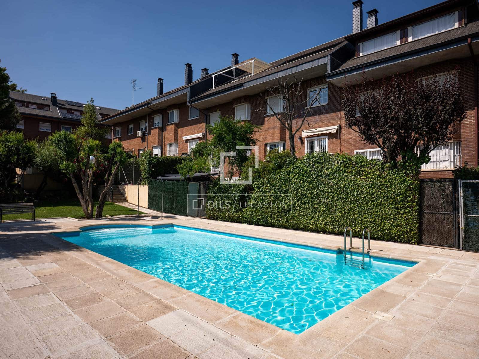 4 sovrum Villa att hyra i Madrid stad med pool garage - 2 400 € (Ref: 9950601)