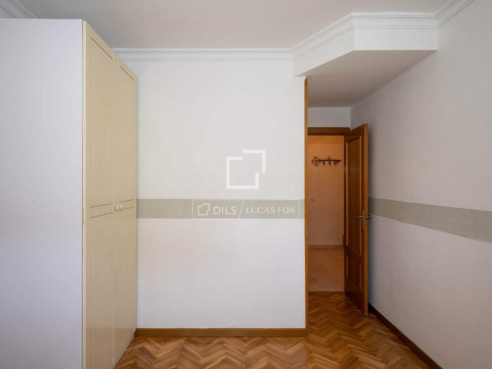 4 sovrum Villa att hyra i Madrid stad med pool garage - 2 400 € (Ref: 9950601)