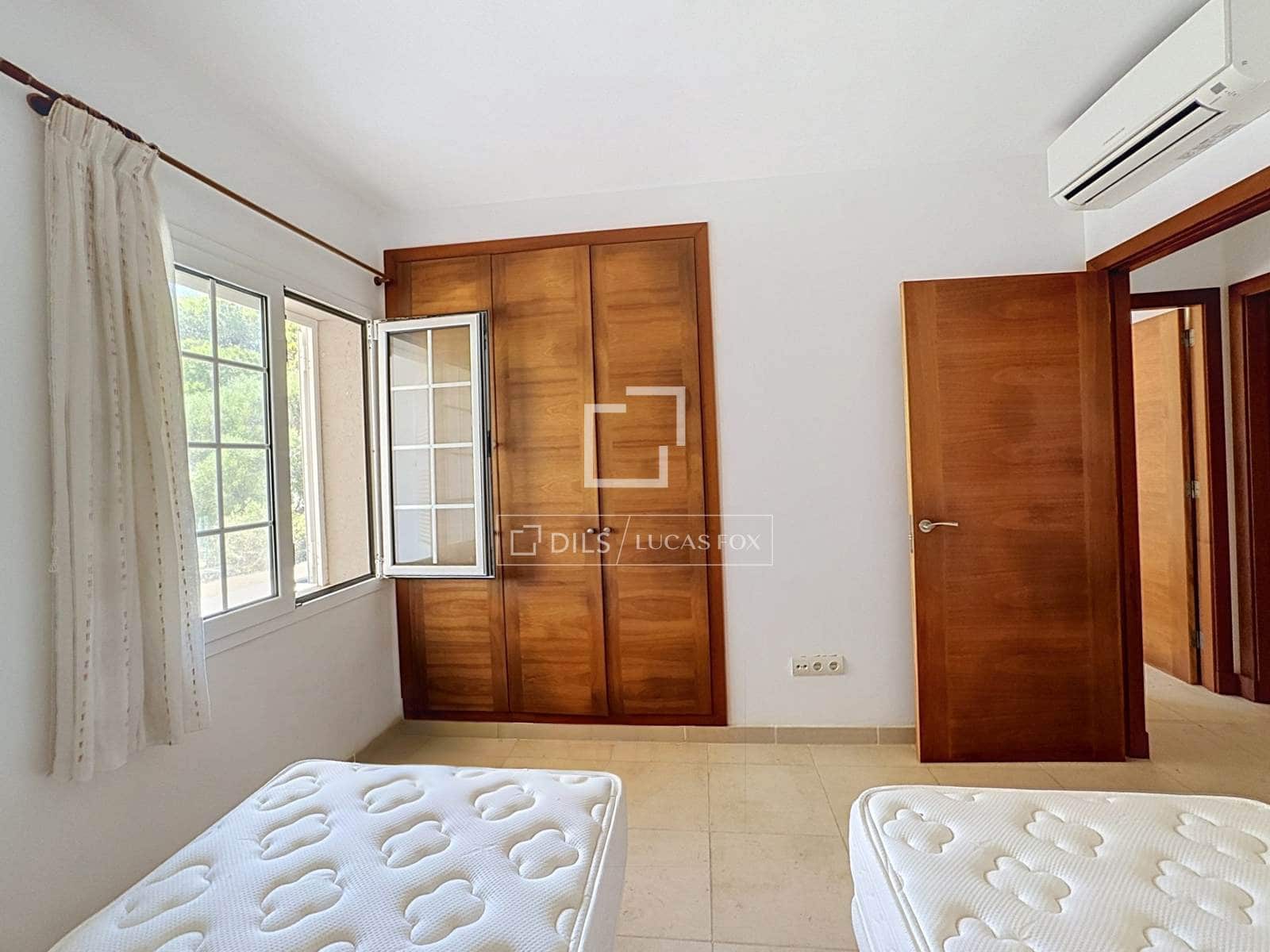 4 soverom Villa til salgs i San Luis / Sant Lluis med svømmebasseng garasje - € 1 217 000 (Ref: 9953351)