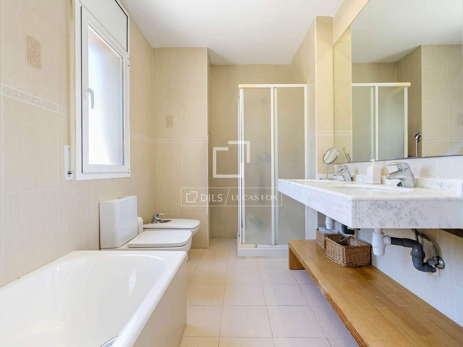6 soverom Villa til salgs i Tarragona by med svømmebasseng garasje - € 625 000 (Ref: 9953353)