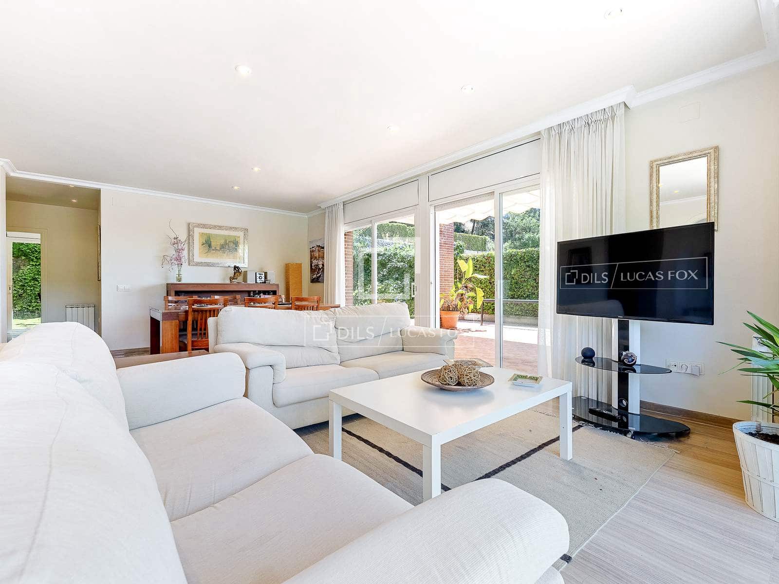 6 soverom Villa til salgs i Tarragona by med svømmebasseng garasje - € 625 000 (Ref: 9953353)