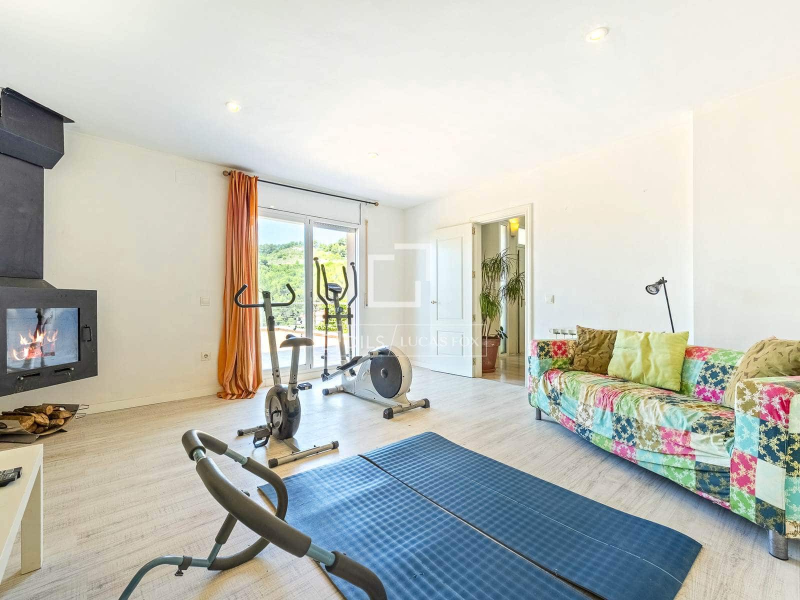 6 soverom Villa til salgs i Tarragona by med svømmebasseng garasje - € 625 000 (Ref: 9953353)