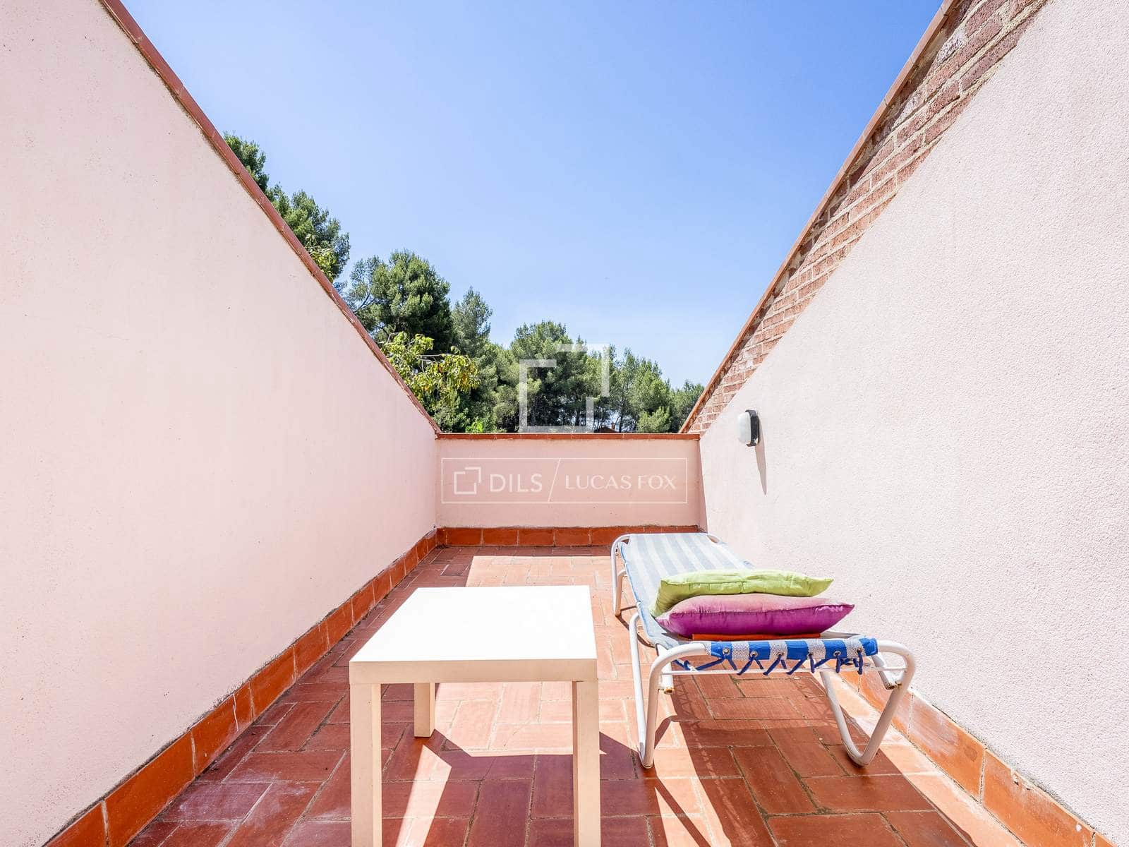 6 soverom Villa til salgs i Tarragona by med svømmebasseng garasje - € 625 000 (Ref: 9953353)