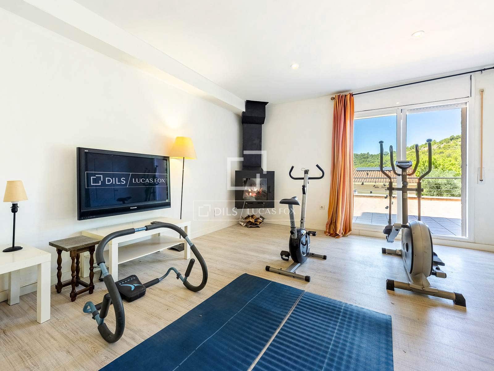 6 soverom Villa til salgs i Tarragona by med svømmebasseng garasje - € 625 000 (Ref: 9953353)