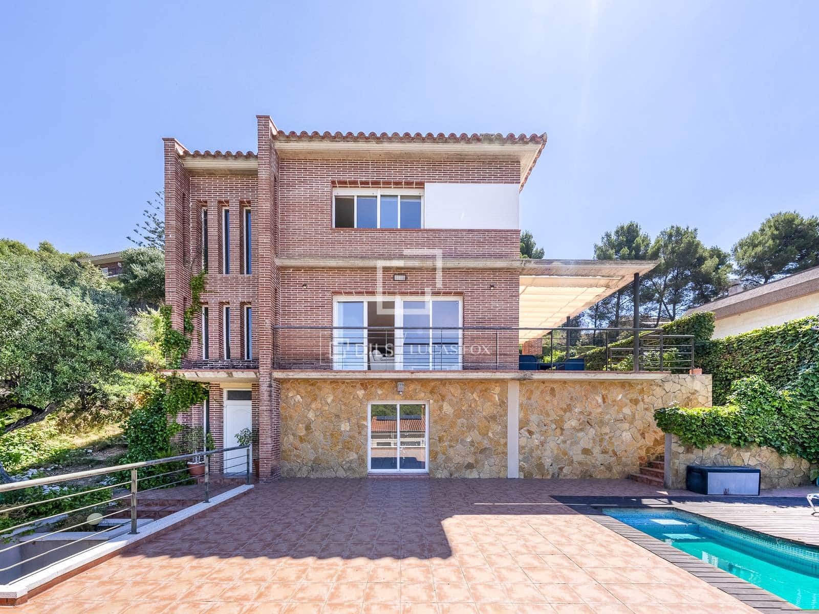 6 soverom Villa til salgs i Tarragona by med svømmebasseng garasje - € 625 000 (Ref: 9953353)