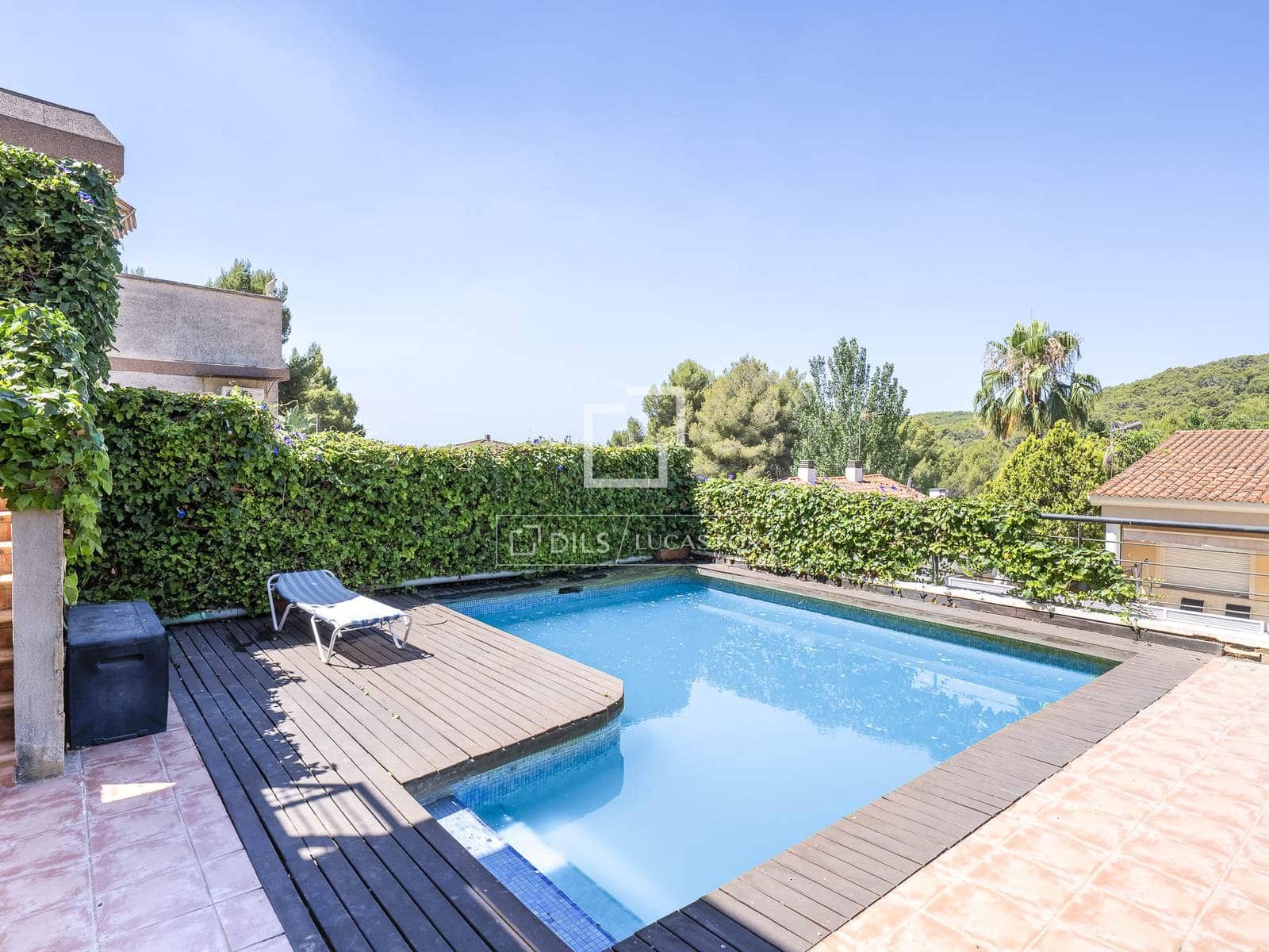 6 soverom Villa til salgs i Tarragona by med svømmebasseng garasje - € 625 000 (Ref: 9953353)