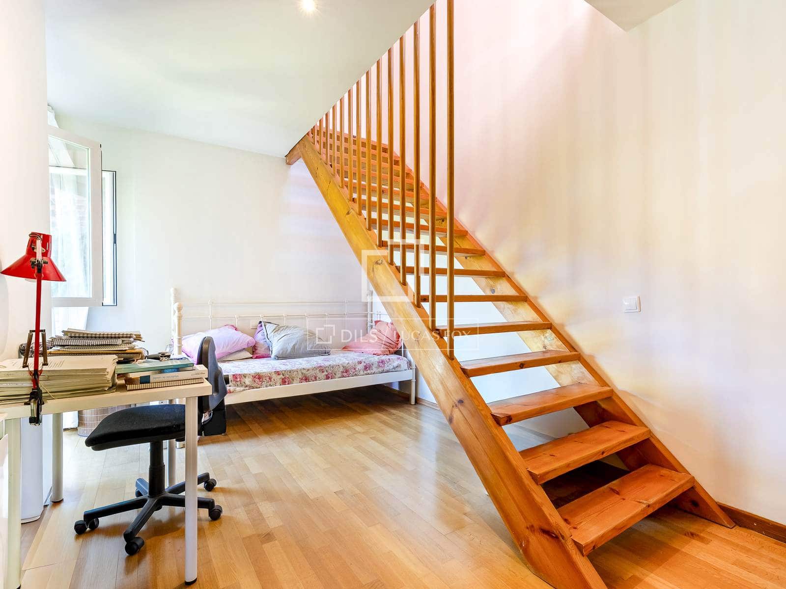 6 soverom Villa til salgs i Tarragona by med svømmebasseng garasje - € 625 000 (Ref: 9953353)