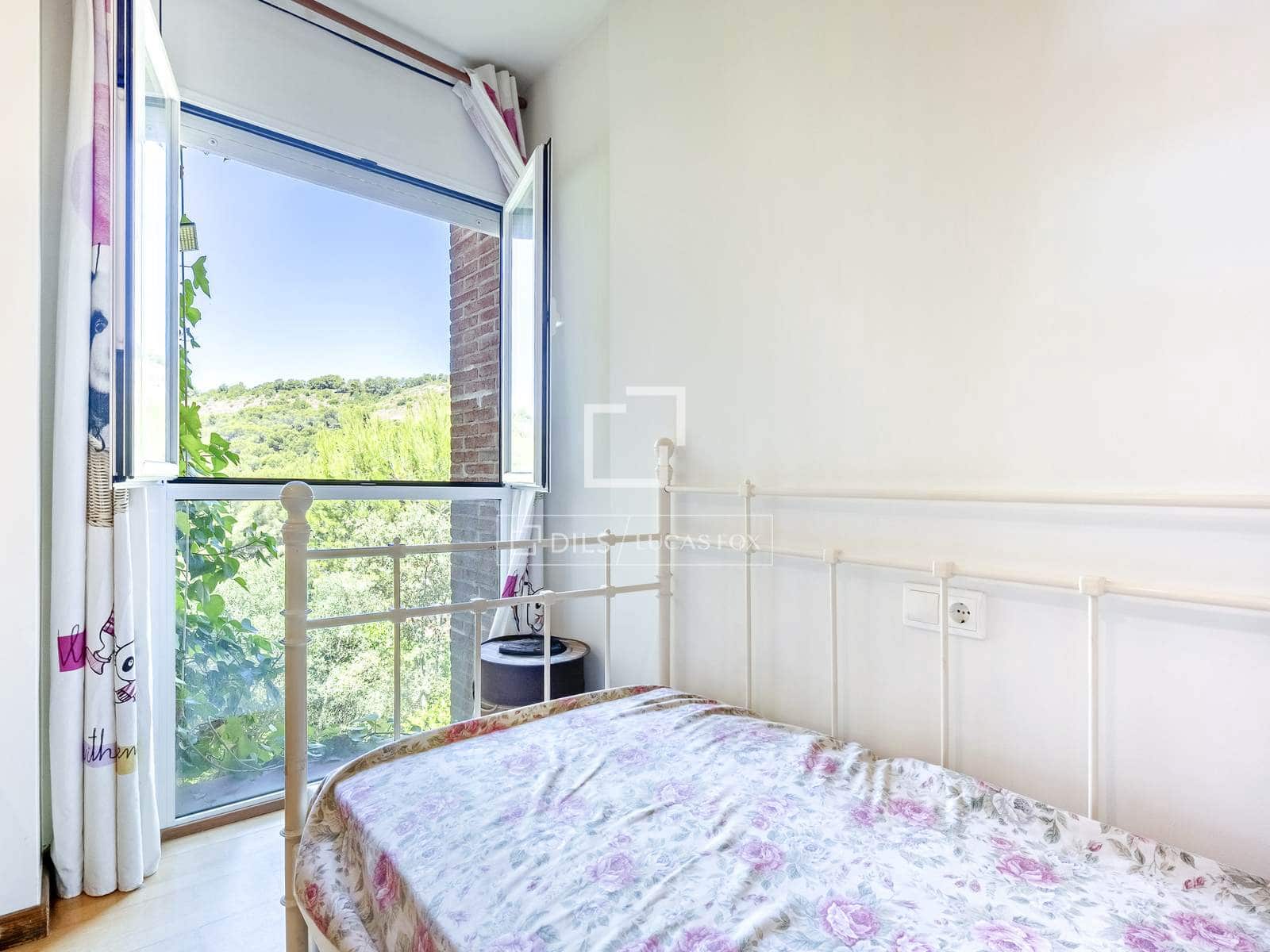 6 soverom Villa til salgs i Tarragona by med svømmebasseng garasje - € 625 000 (Ref: 9953353)