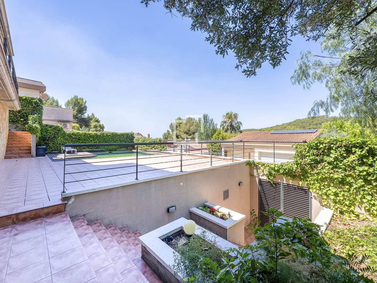 6 soverom Villa til salgs i Tarragona by med svømmebasseng garasje - € 625 000 (Ref: 9953353)