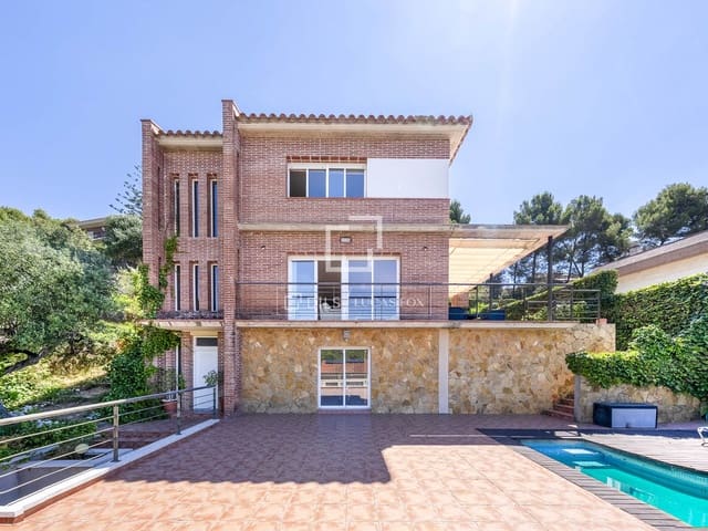 6 soverom Villa til salgs i Tarragona by med svømmebasseng garasje - € 625 000 (Ref: 9953353)
