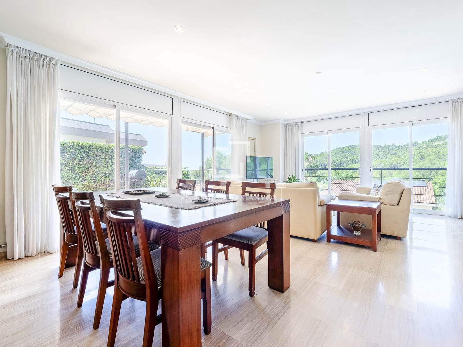 6 soverom Villa til salgs i Tarragona by med svømmebasseng garasje - € 625 000 (Ref: 9953353)