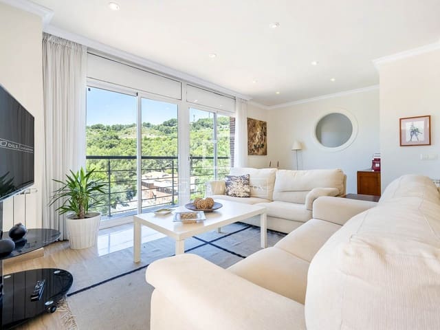 6 soverom Villa til salgs i Tarragona by med svømmebasseng garasje - € 625 000 (Ref: 9953353)
