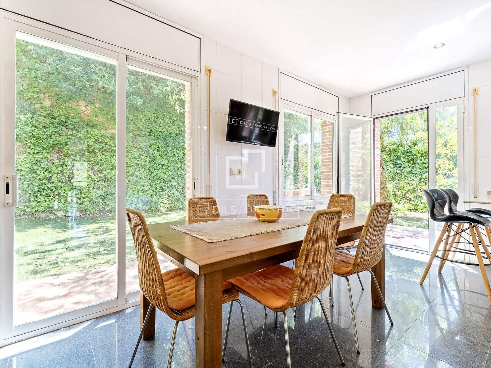 6 soverom Villa til salgs i Tarragona by med svømmebasseng garasje - € 625 000 (Ref: 9953353)