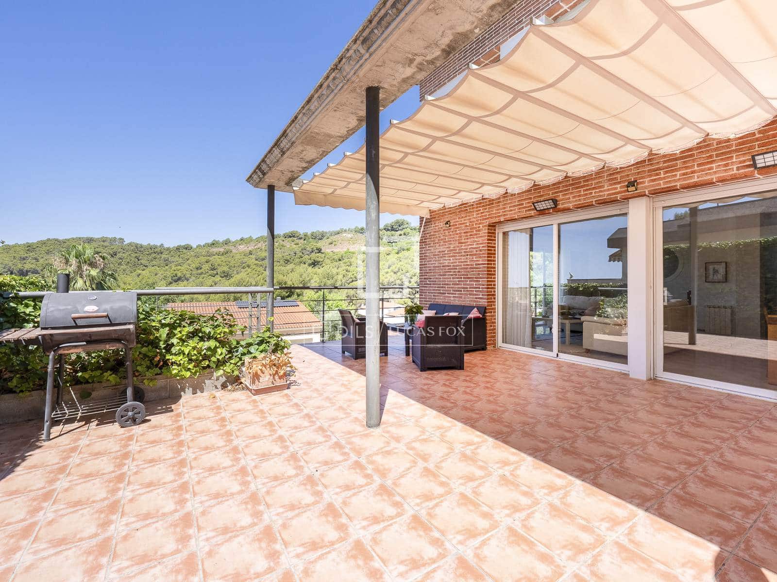 6 soverom Villa til salgs i Tarragona by med svømmebasseng garasje - € 625 000 (Ref: 9953353)