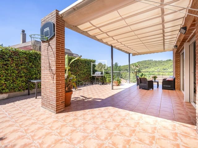 6 soverom Villa til salgs i Tarragona by med svømmebasseng garasje - € 625 000 (Ref: 9953353)