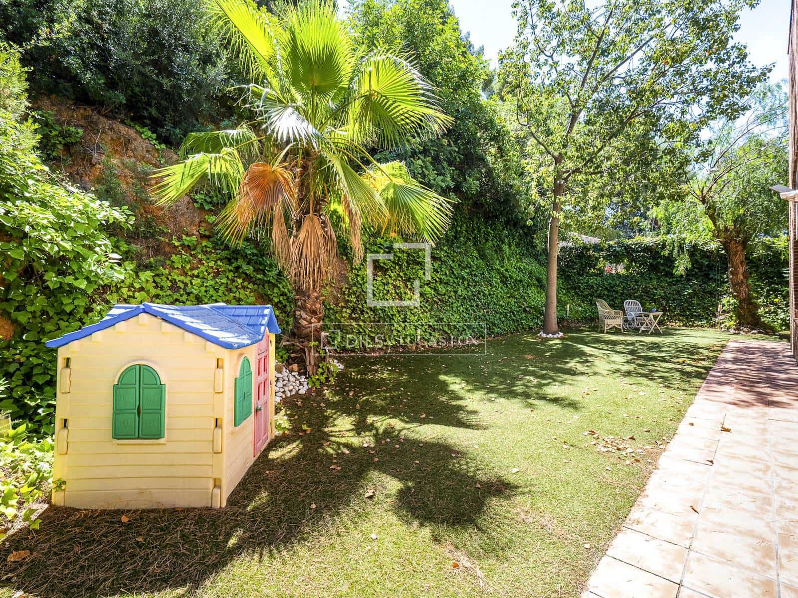 6 soverom Villa til salgs i Tarragona by med svømmebasseng garasje - € 625 000 (Ref: 9953353)