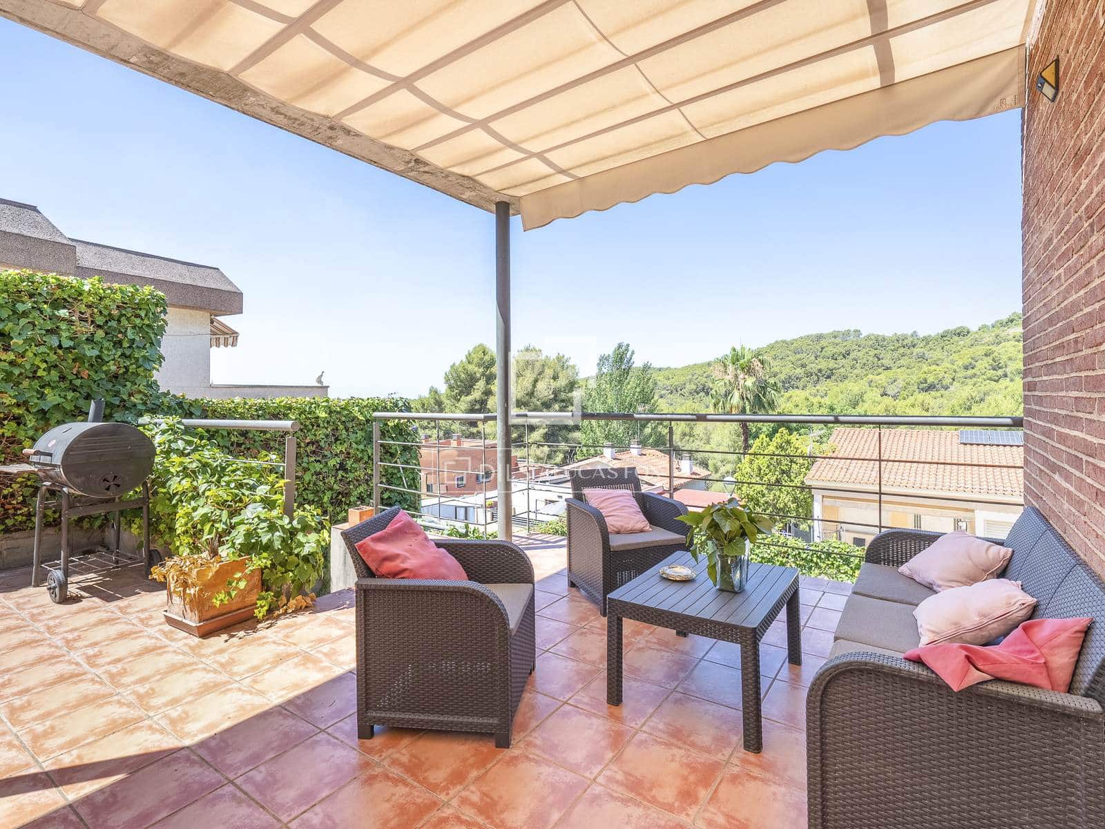 6 soverom Villa til salgs i Tarragona by med svømmebasseng garasje - € 625 000 (Ref: 9953353)