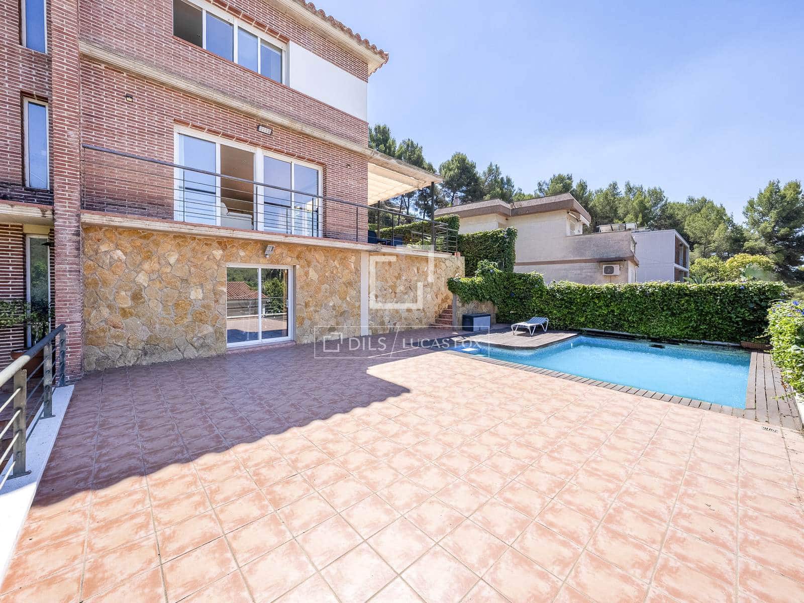 6 soverom Villa til salgs i Tarragona by med svømmebasseng garasje - € 625 000 (Ref: 9953353)