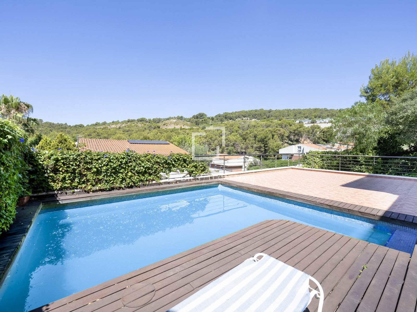 6 soverom Villa til salgs i Tarragona by med svømmebasseng garasje - € 625 000 (Ref: 9953353)