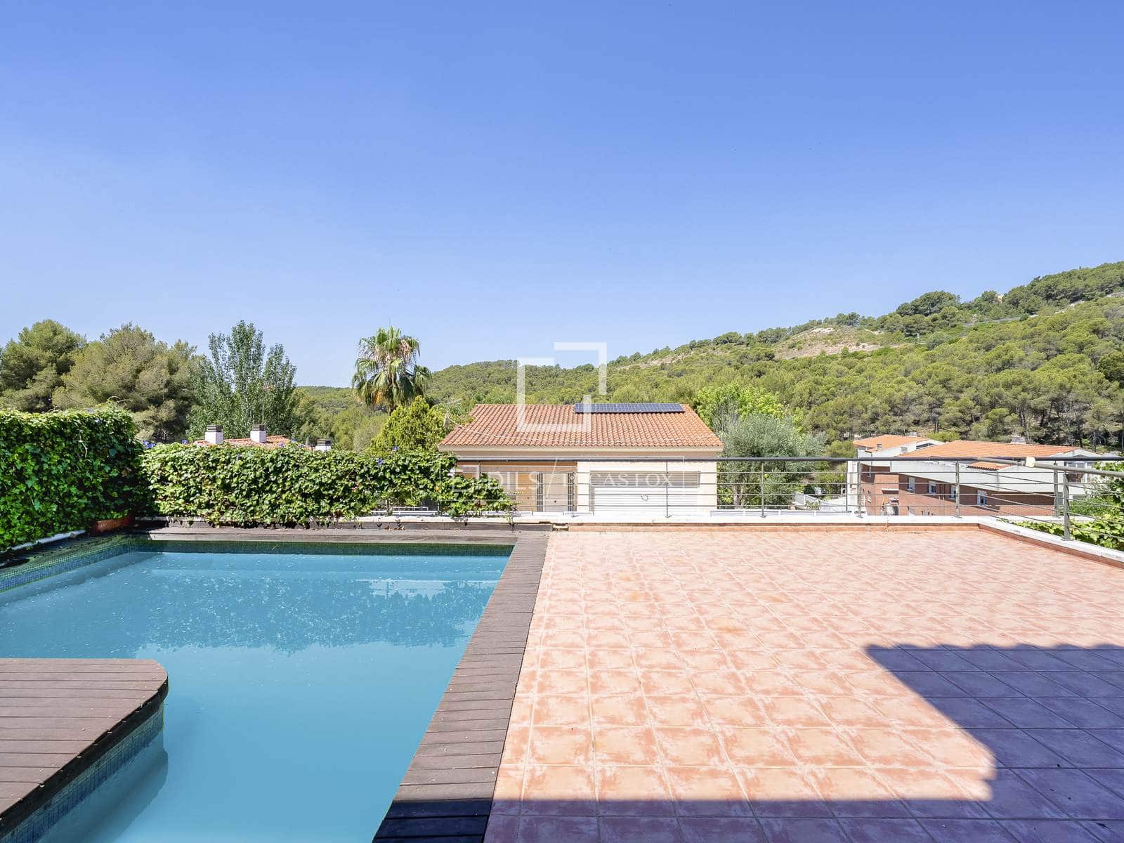 6 soverom Villa til salgs i Tarragona by med svømmebasseng garasje - € 625 000 (Ref: 9953353)