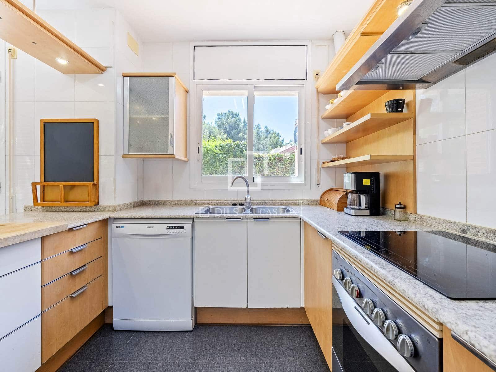 6 soverom Villa til salgs i Tarragona by med svømmebasseng garasje - € 625 000 (Ref: 9953353)