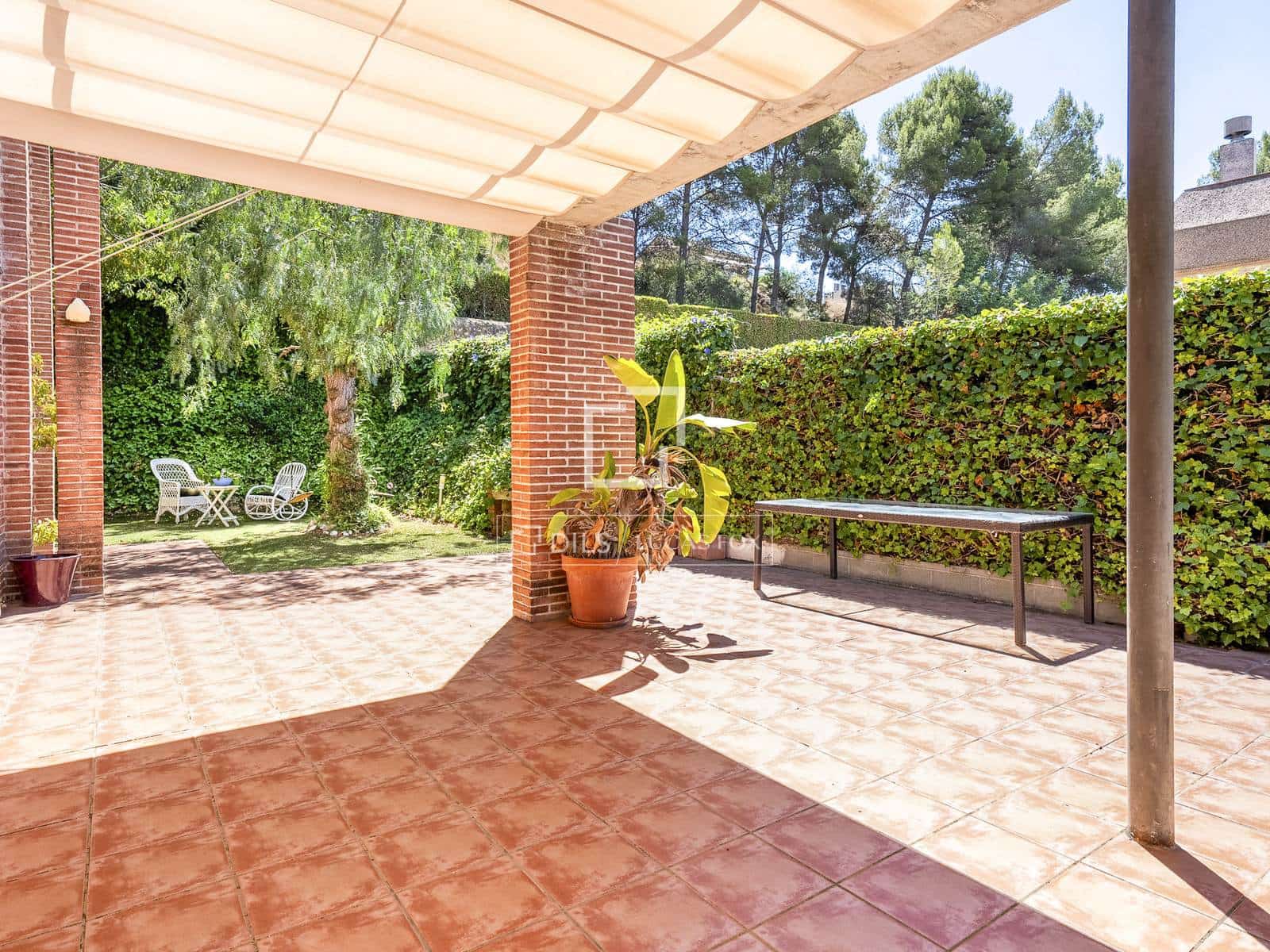6 soverom Villa til salgs i Tarragona by med svømmebasseng garasje - € 625 000 (Ref: 9953353)