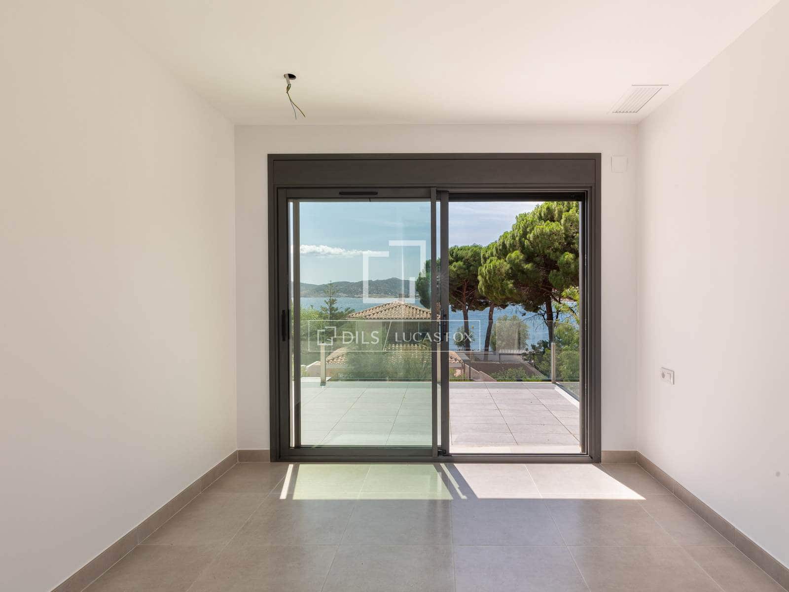 5 soveværelse Villa til salg i Llanca med swimmingpool garage - € 1.375.000 (Ref: 9953354)