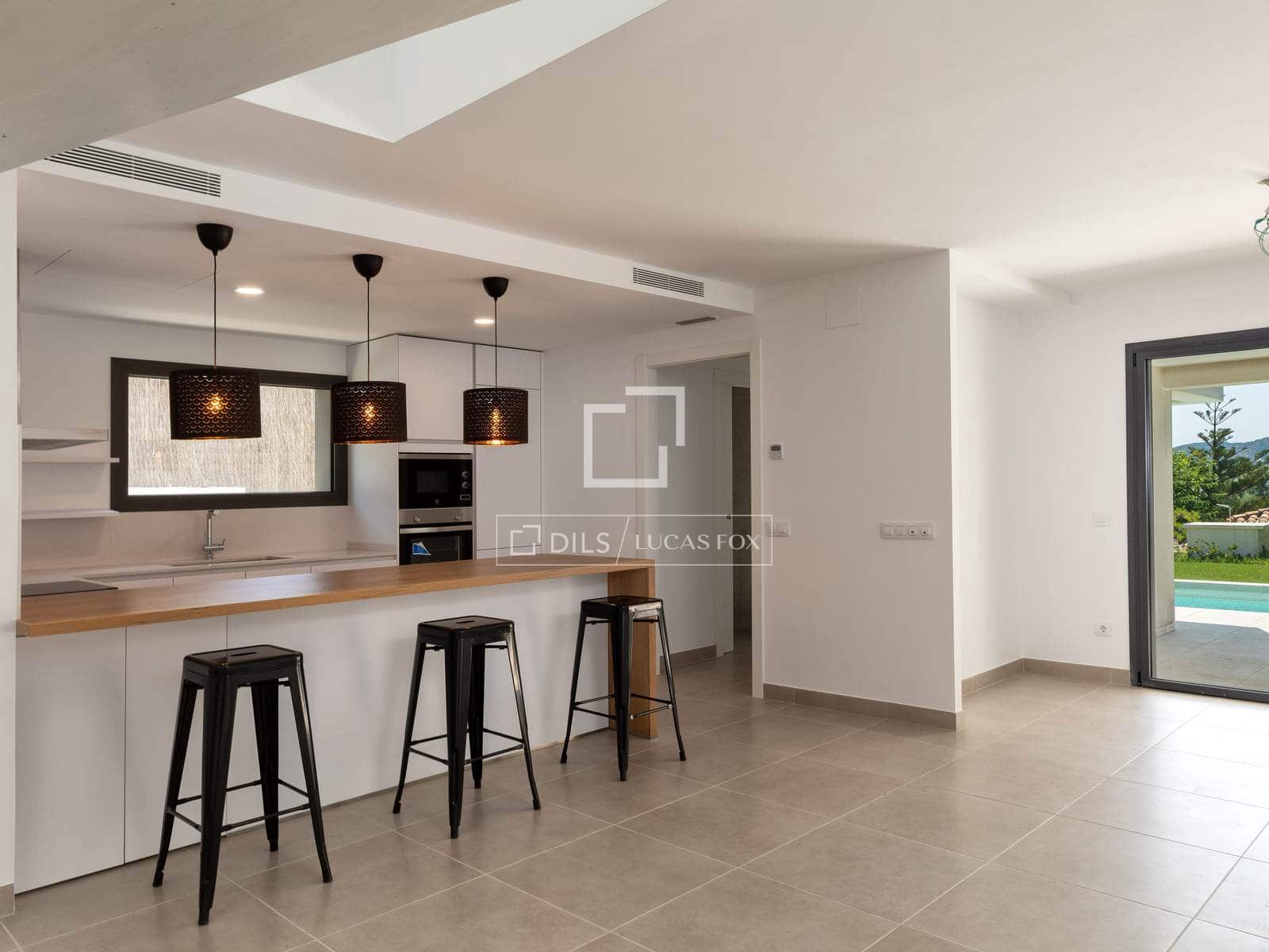5 soveværelse Villa til salg i Llanca med swimmingpool garage - € 1.375.000 (Ref: 9953354)