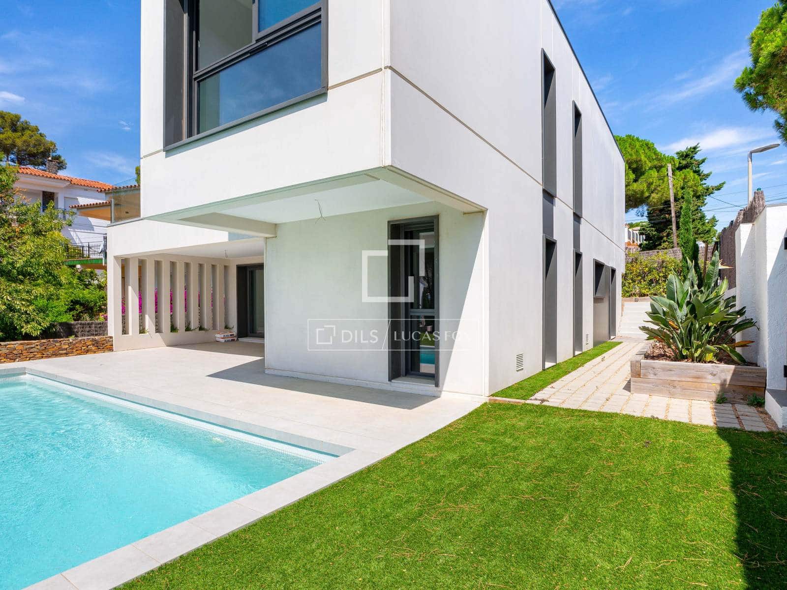 5 soveværelse Villa til salg i Llanca med swimmingpool garage - € 1.375.000 (Ref: 9953354)