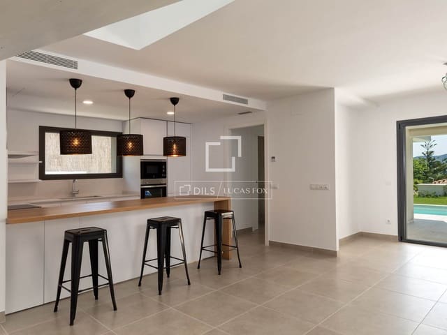 5 soverom Villa til salgs i Llançà med svømmebasseng garasje - € 1 375 000 (Ref: 9953354)