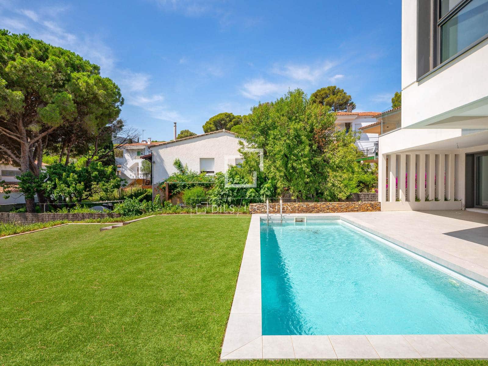 5 soveværelse Villa til salg i Llanca med swimmingpool garage - € 1.375.000 (Ref: 9953354)